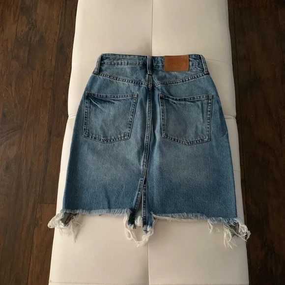 H&M DARK DENIM SKIRT - Picture 2 of 2